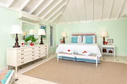 Private 2BR Open-Air Villa | Panoramic Views & Pool - Image 3