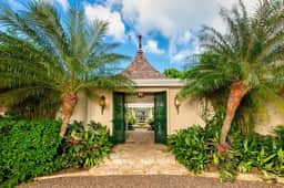 Private 4BR Open-Air Villa With Sea Views & Pool - Image 2