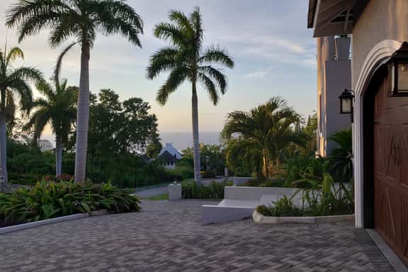 Modern 4BR Hillside Villa Pool & Beach Club Access - Image 1