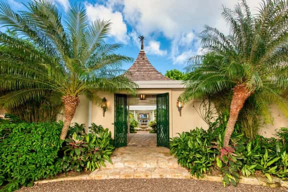 Private 2BR Open-Air Villa | Panoramic Views & Pool - Image 1