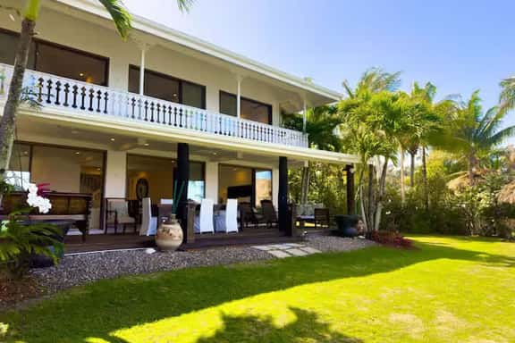 3BR Seafront Villa in Boscobel | Direct Sea Access & Coastal Living - Image 1