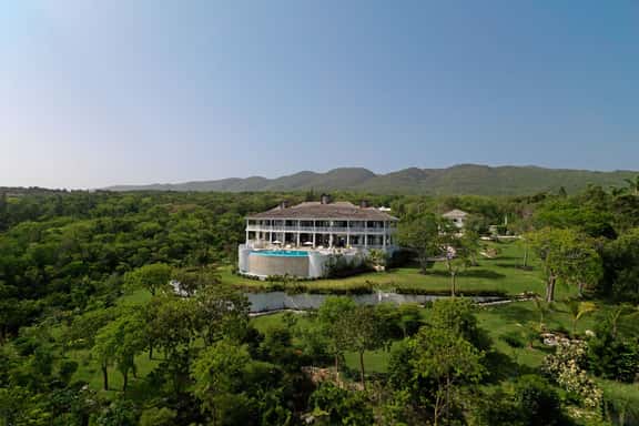 Expansive 6BR Estate | Panoramic Sea Views, Pool & Resort Access - Image 1