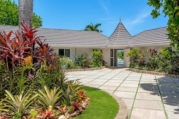 Tranquil 4BR Villa | Pool, Spa & Resort Access - Image 1