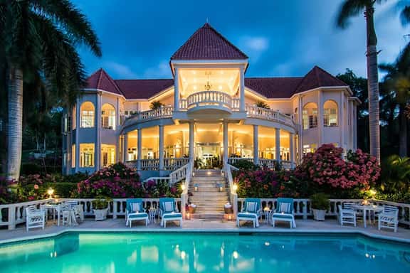 Luxury Staffed 7BR Villa | Pool, Gym & Sea Views - Image 1