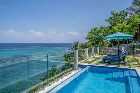 Rumpanions Oceanfront Escape - Image 1