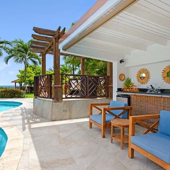 Luxury Beachfront 6BR Villa with Pool and Staff - Image 1