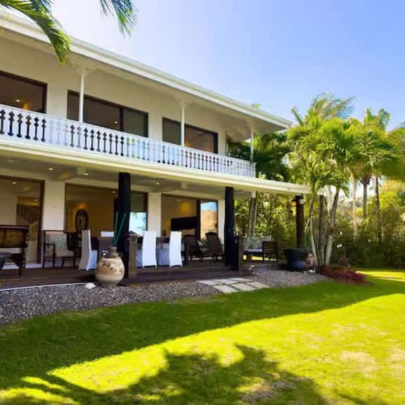 3BR Seafront Villa in Boscobel | Direct Sea Access & Coastal Living - Image 1