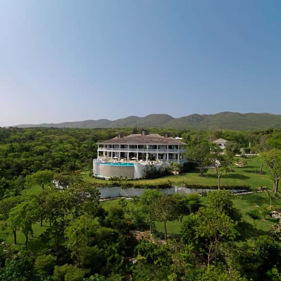 Expansive 6BR Estate | Panoramic Sea Views, Pool & Resort Access - Image 1