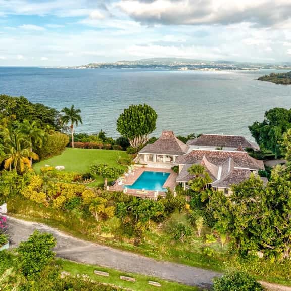 Private 4BR Open-Air Villa With Sea Views & Pool - Image 1