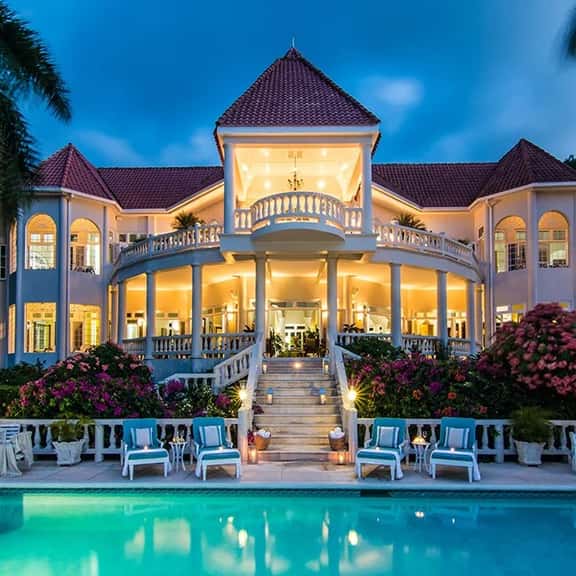 Luxury Staffed 7BR Villa | Pool, Gym & Sea Views - Image 1