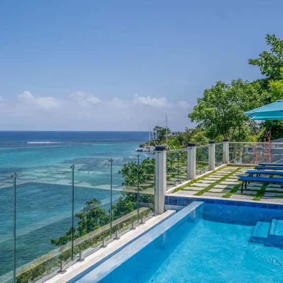 Rumpanions Oceanfront Escape - Image 1