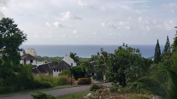 Modern 4BR Hillside Villa Pool & Beach Club Access - Image 4